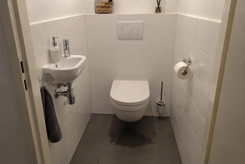Lekdetectie Nieuwkoop – natte vloer bij een toilet